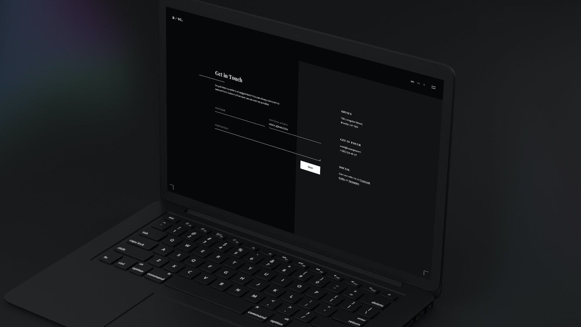 网站界面黑色笔记本电脑屏幕展示样机