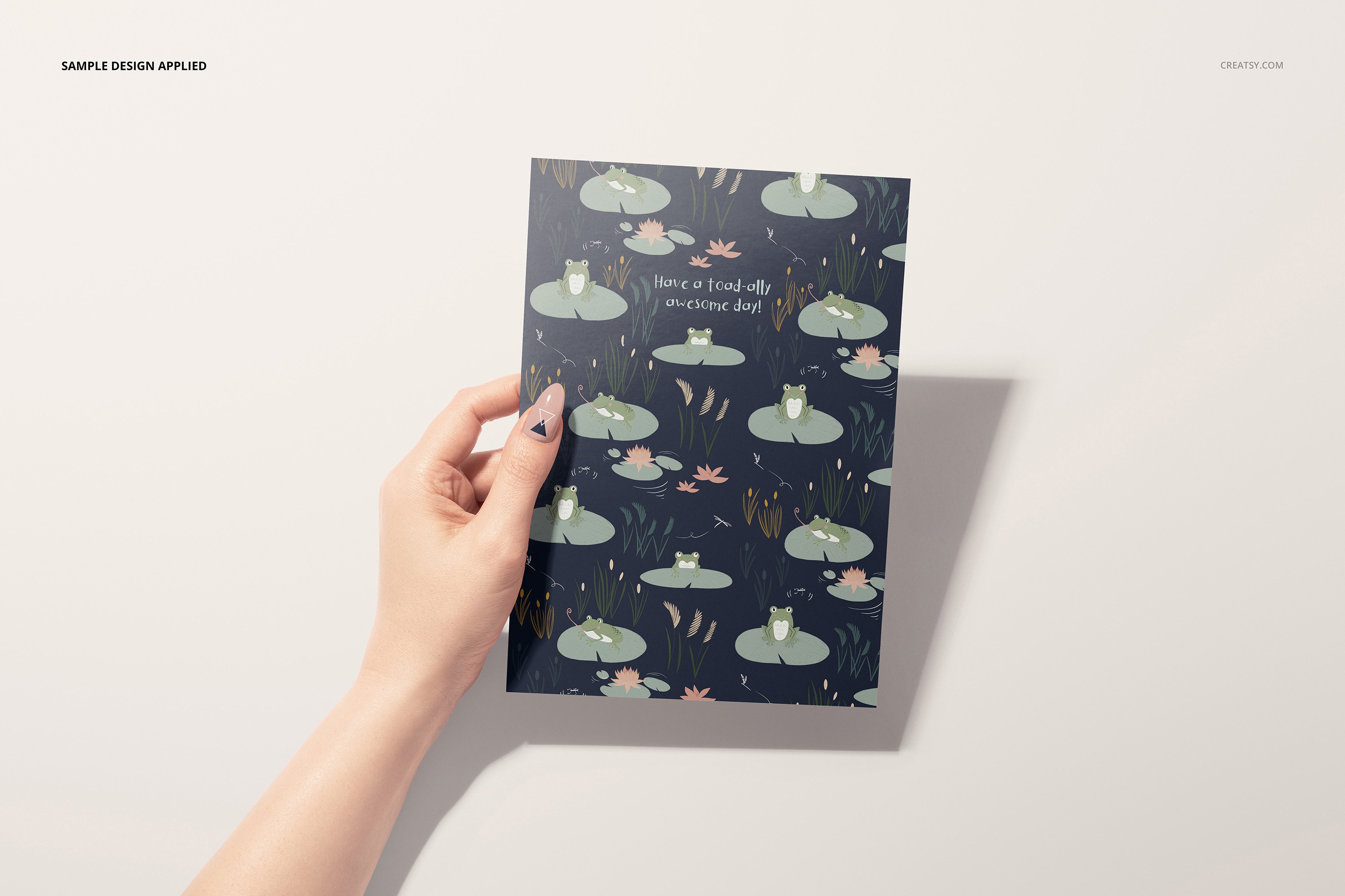 18款手持贺卡明信片设计Ps智能贴图样机模板Greeting Cards Mockup Set