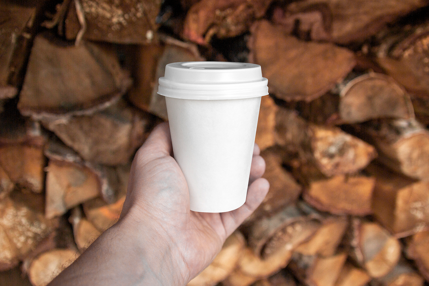 真实户外场景展示的纸质咖啡杯设计PSD样机素材Outdoor Craft Paper Coffee Cup Mockups Vol. 1