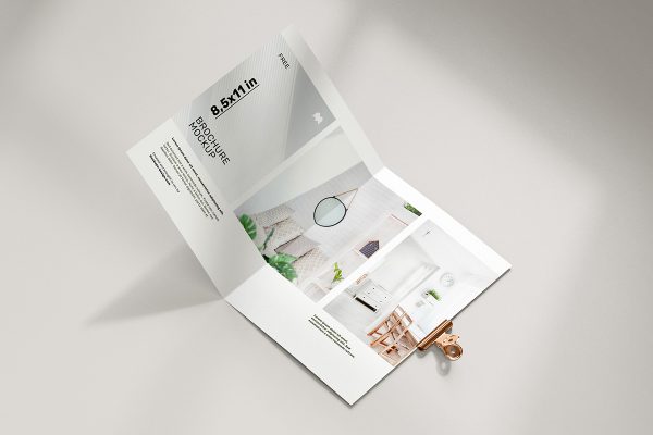 051 5款可商用A4对折折页海报展示样机Folded 8,5x11in Brochure Mockup