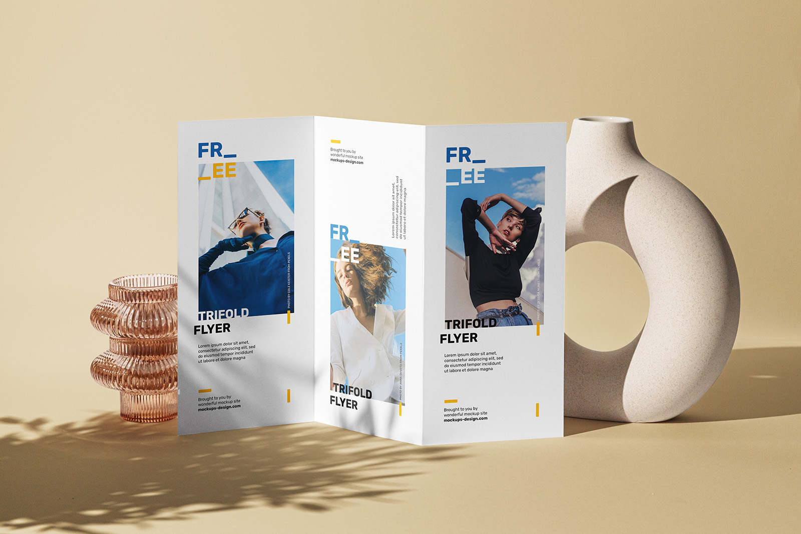 093 带场景可商用三折页展示样机 Trifold Flyer Mockup