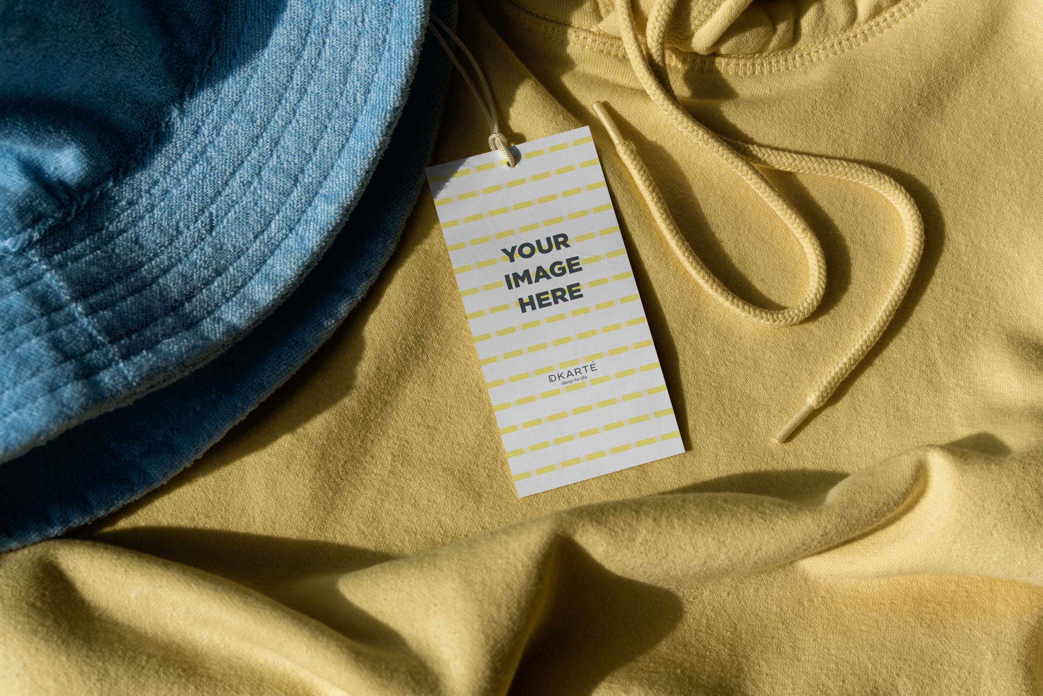 560 9个逼真服装标签吊牌设计Ps智能贴图样机模板 Apparel Tag Mock-Up’s Bright Colors